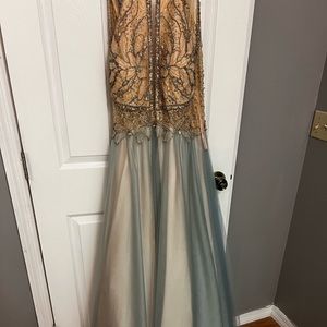 David’s Bridal 2018 sleeveless prom dress